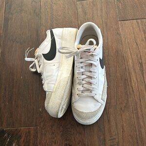 NIKE WOMENS Platform Lowtop Blazers